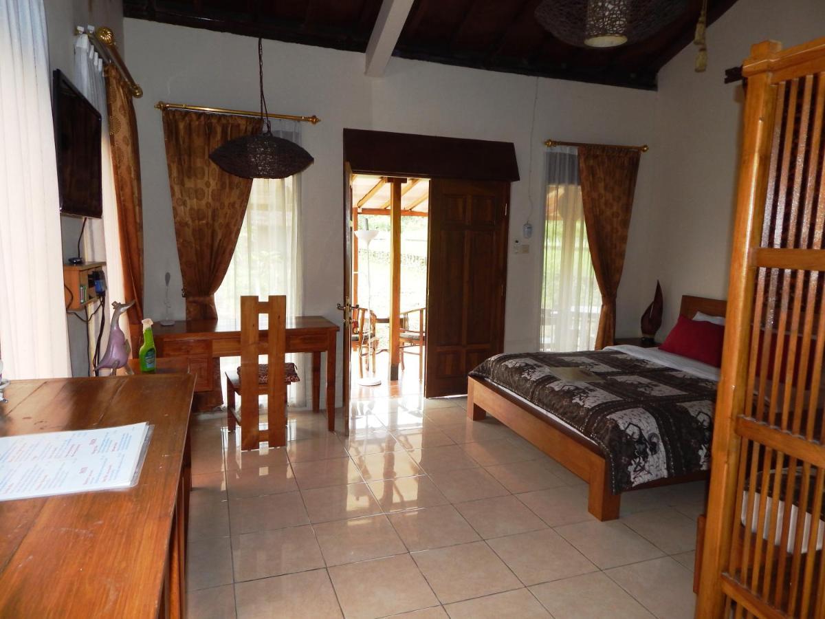 Alamanda Family Villas, Pool & Local Tours Джок'якарта Екстер'єр фото