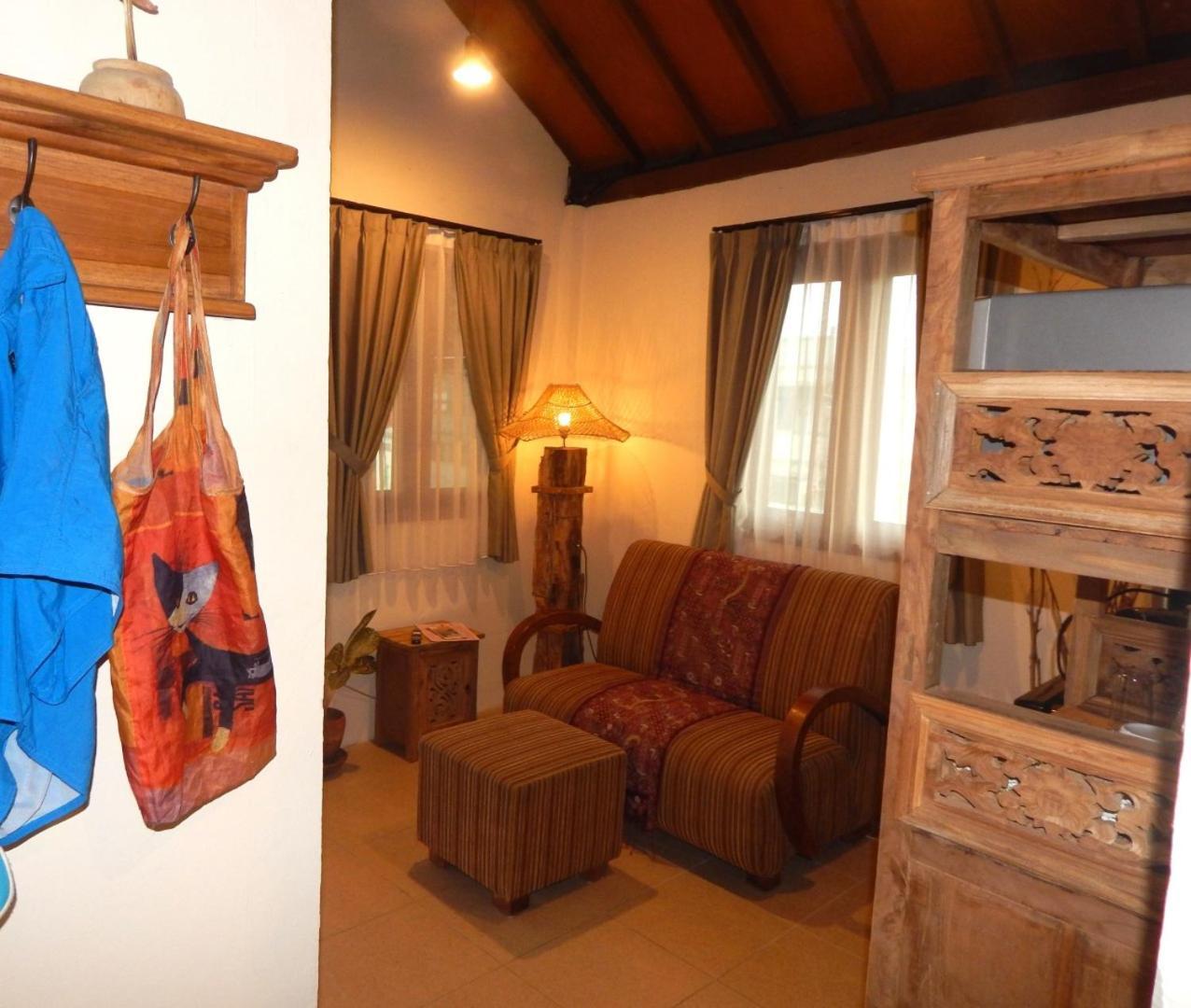 Alamanda Family Villas, Pool & Local Tours Джок'якарта Екстер'єр фото