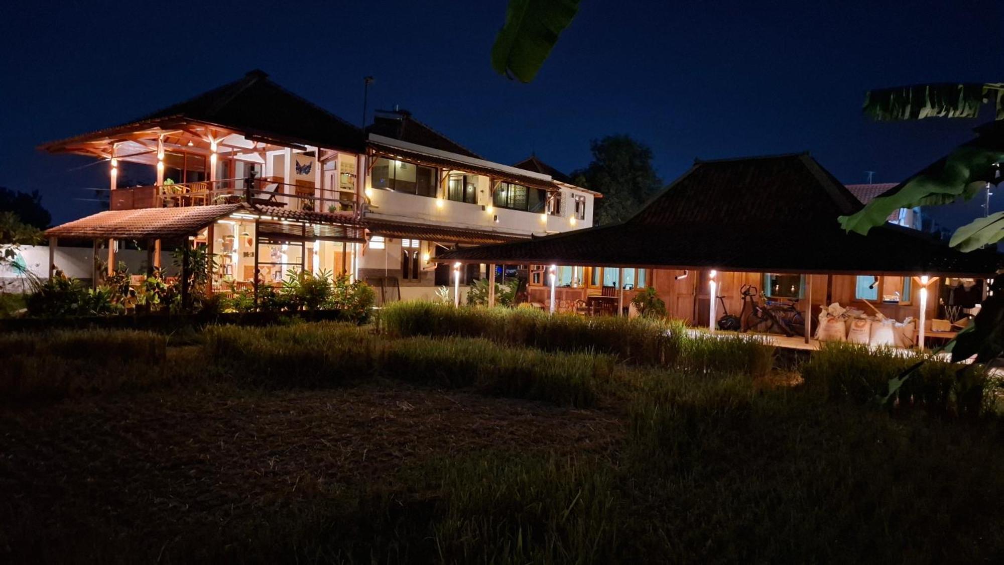 Alamanda Family Villas, Pool & Local Tours Джок'якарта Екстер'єр фото