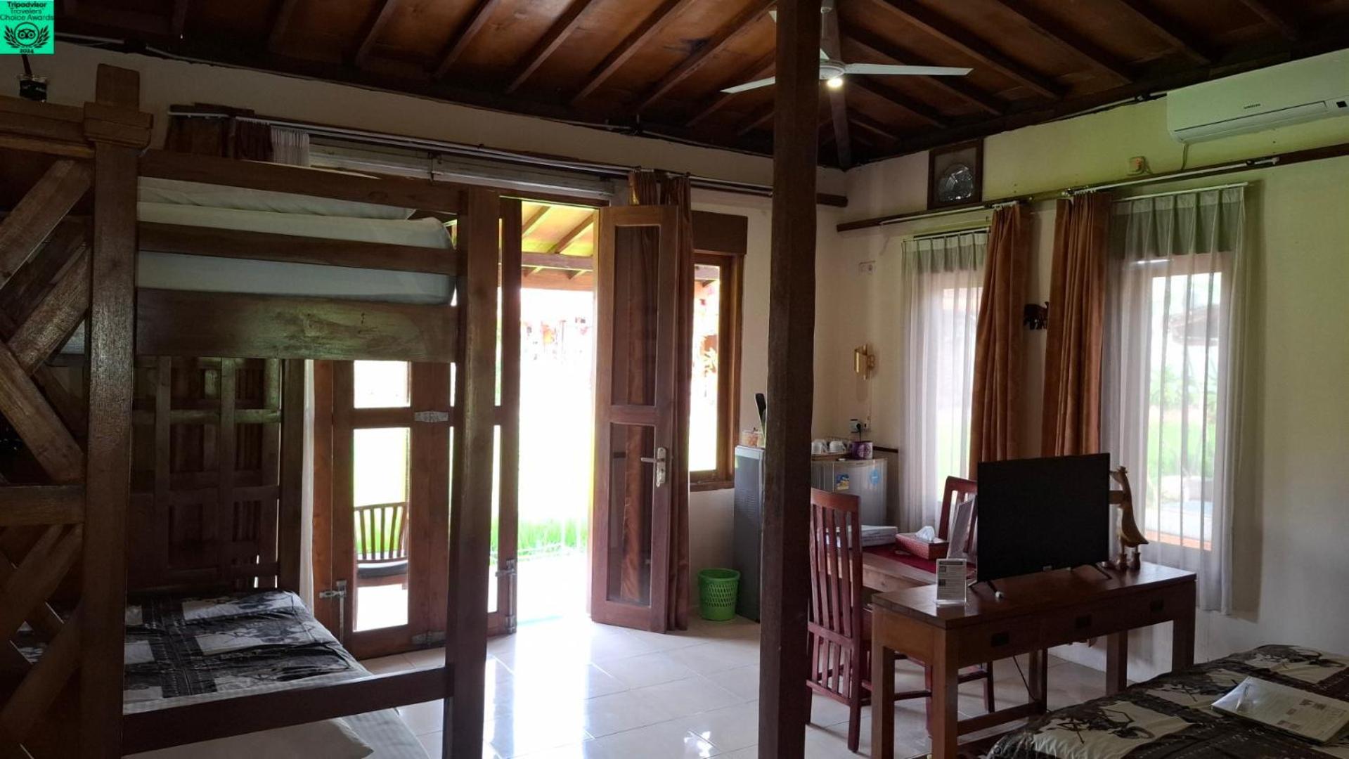 Alamanda Family Villas, Pool & Local Tours Джок'якарта Екстер'єр фото